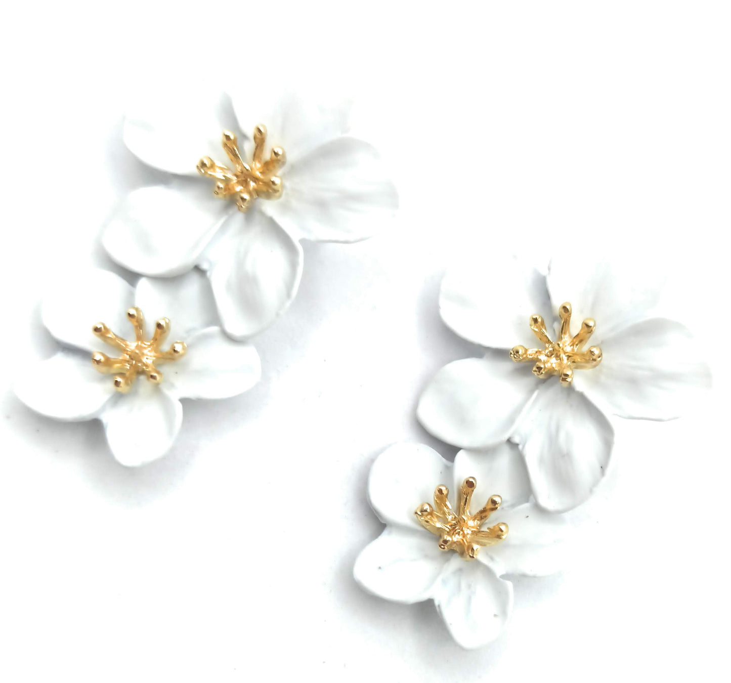 Pendientes Largos Doble Flor · Blanco