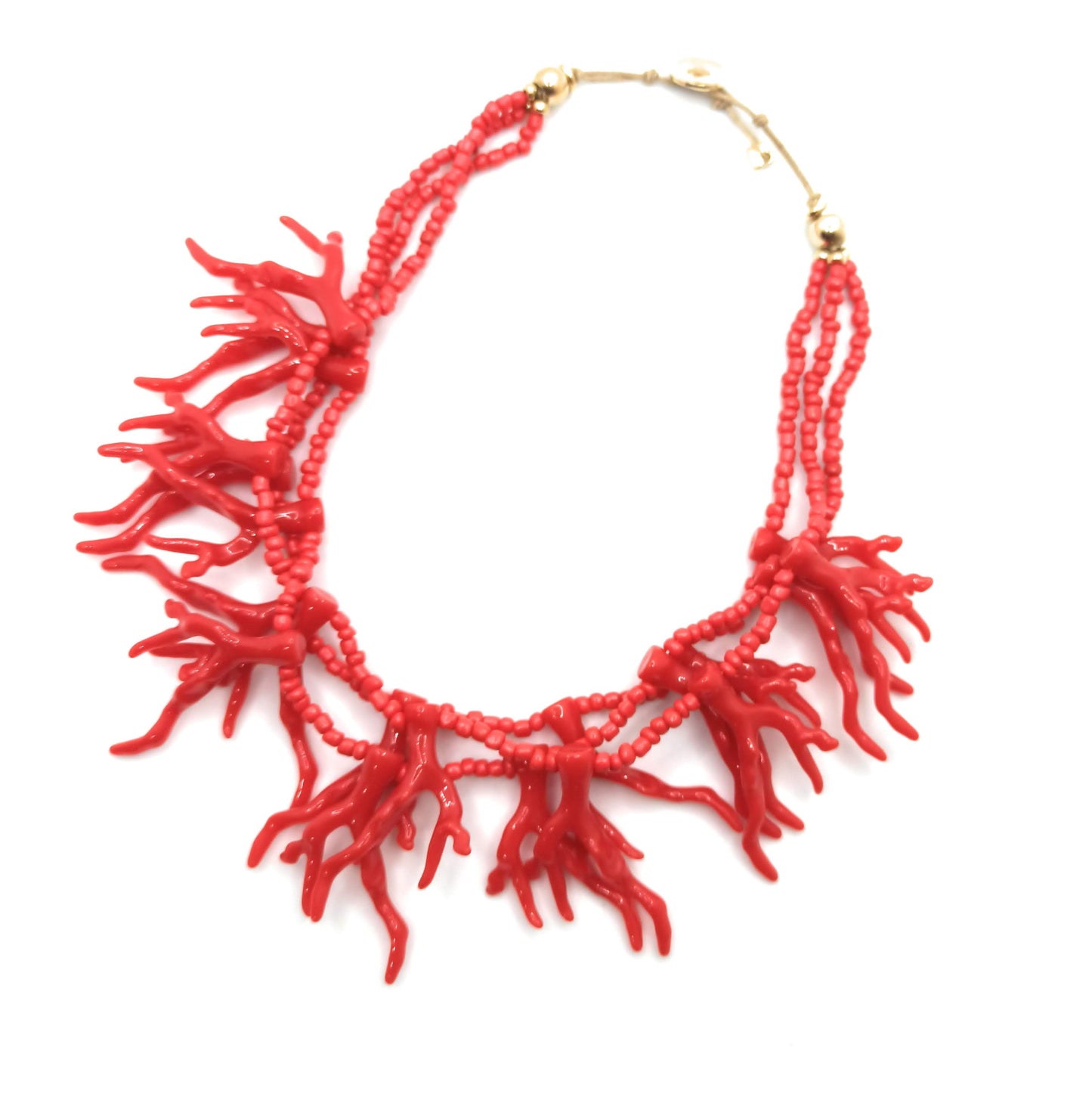 Collar Corto Triple · Coral Rojo