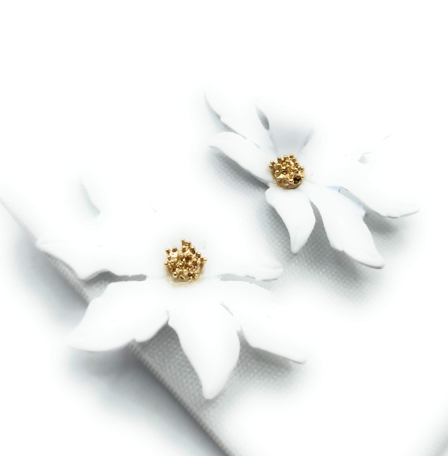 Pendientes Largos Flor · Blanco