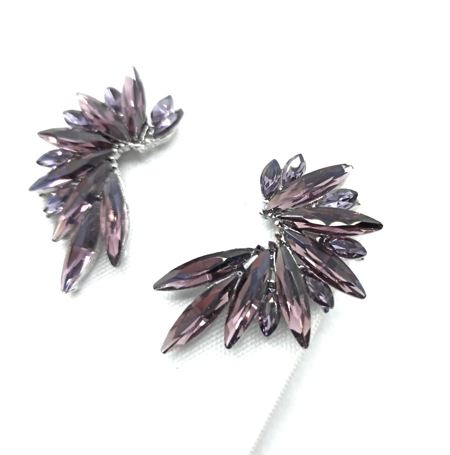 Pendientes Cristales Brillantes · Morado, Plata
