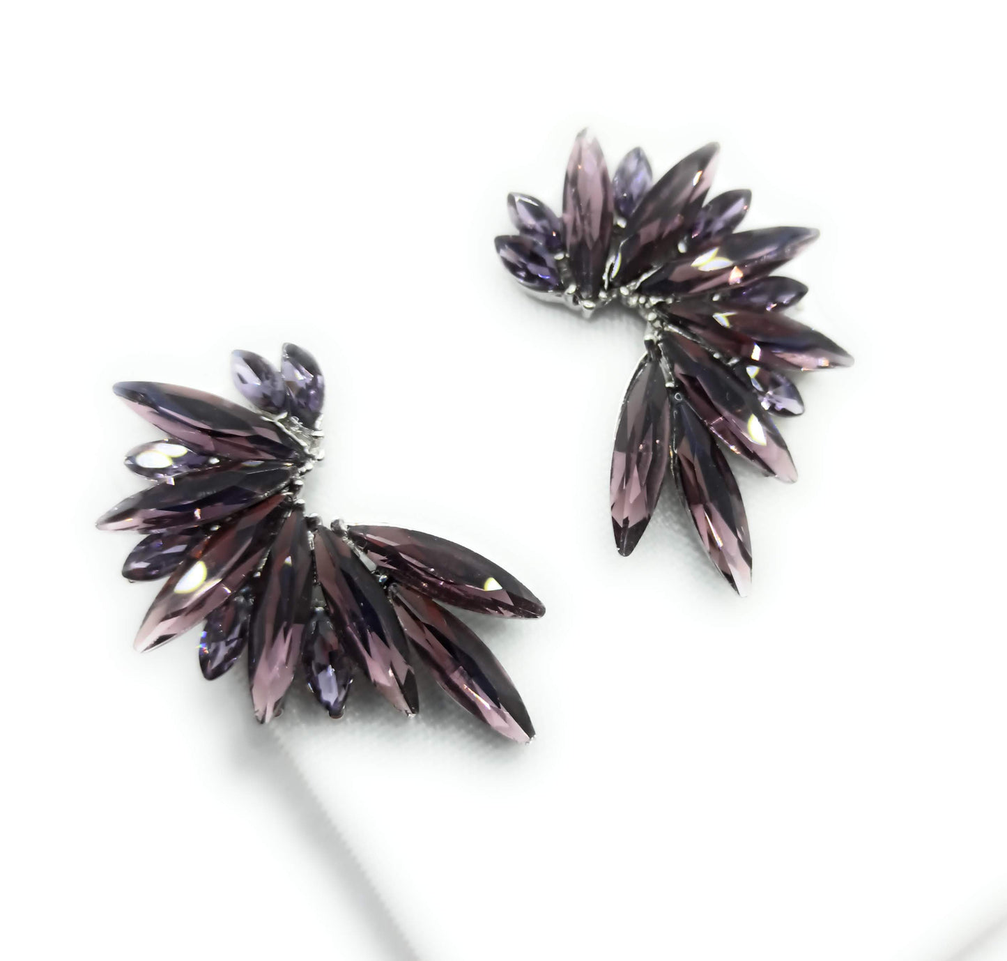 Pendientes Cristales Brillantes · Morado, Plata