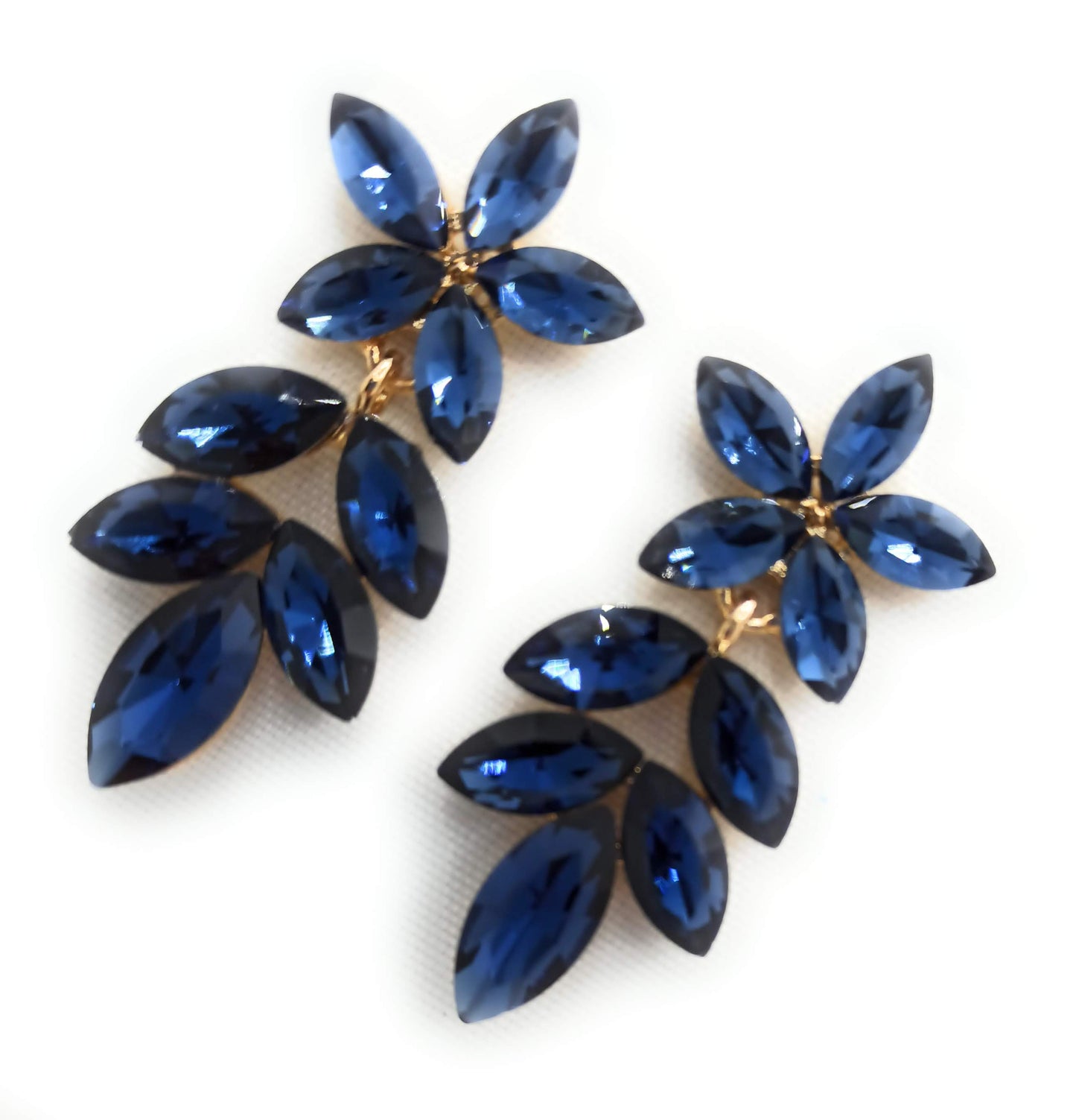 Pendientes Largos de Cristales Florales · Azul Marino, Oro