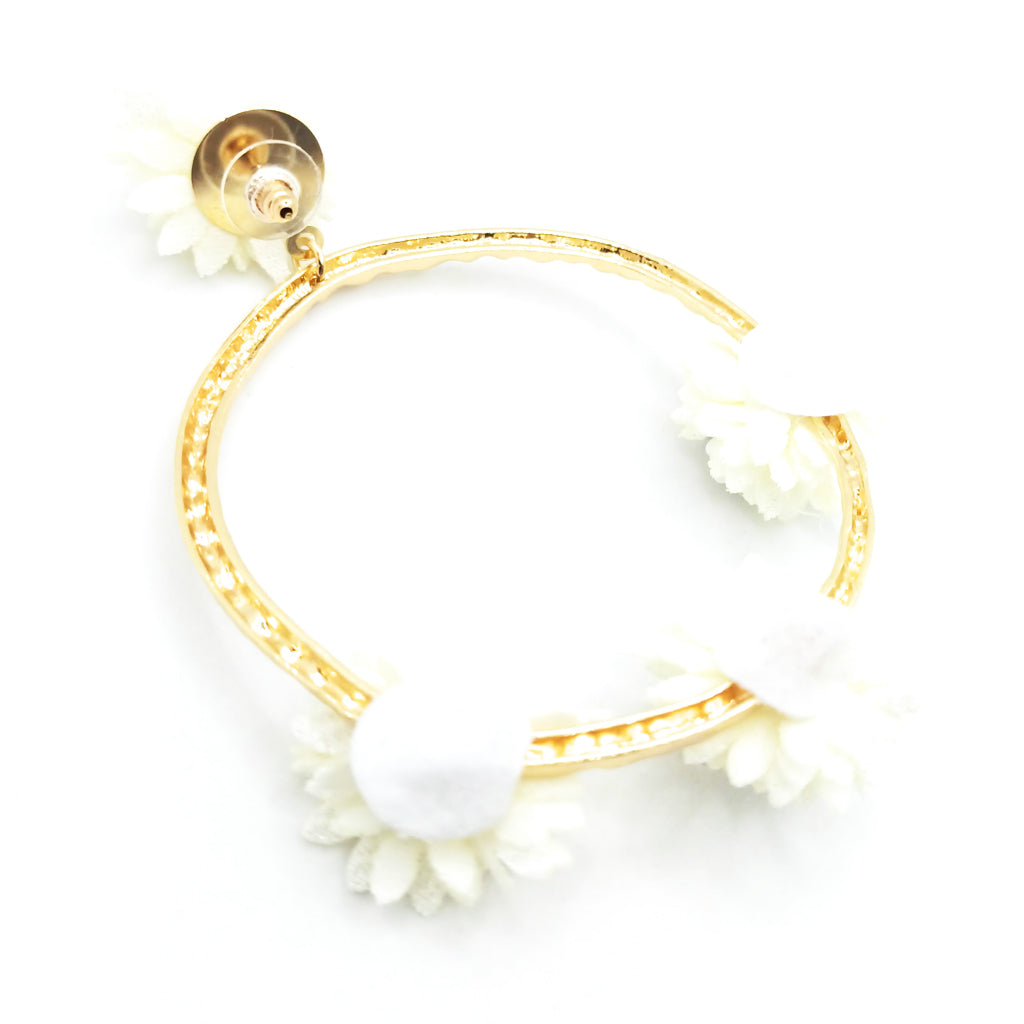 Pendientes flamenca dorado · Aro Flores Blanco
