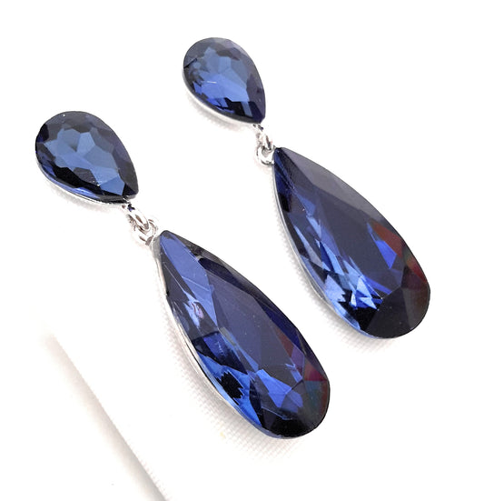 Pendientes Largos de Fiesta con Cristales Facetados – Elegancia y Brillo · Azul Noche