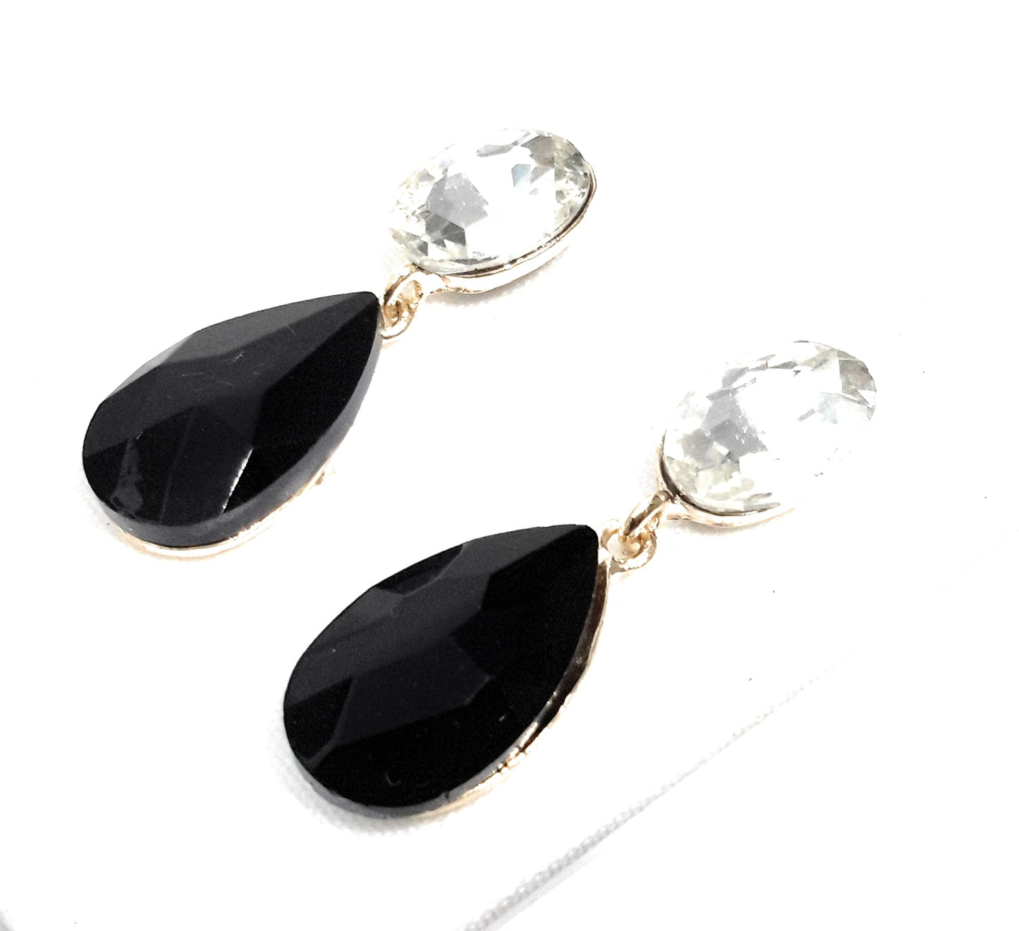 Pendientes Cristales Brillantes Lágrima · Blanco Negro