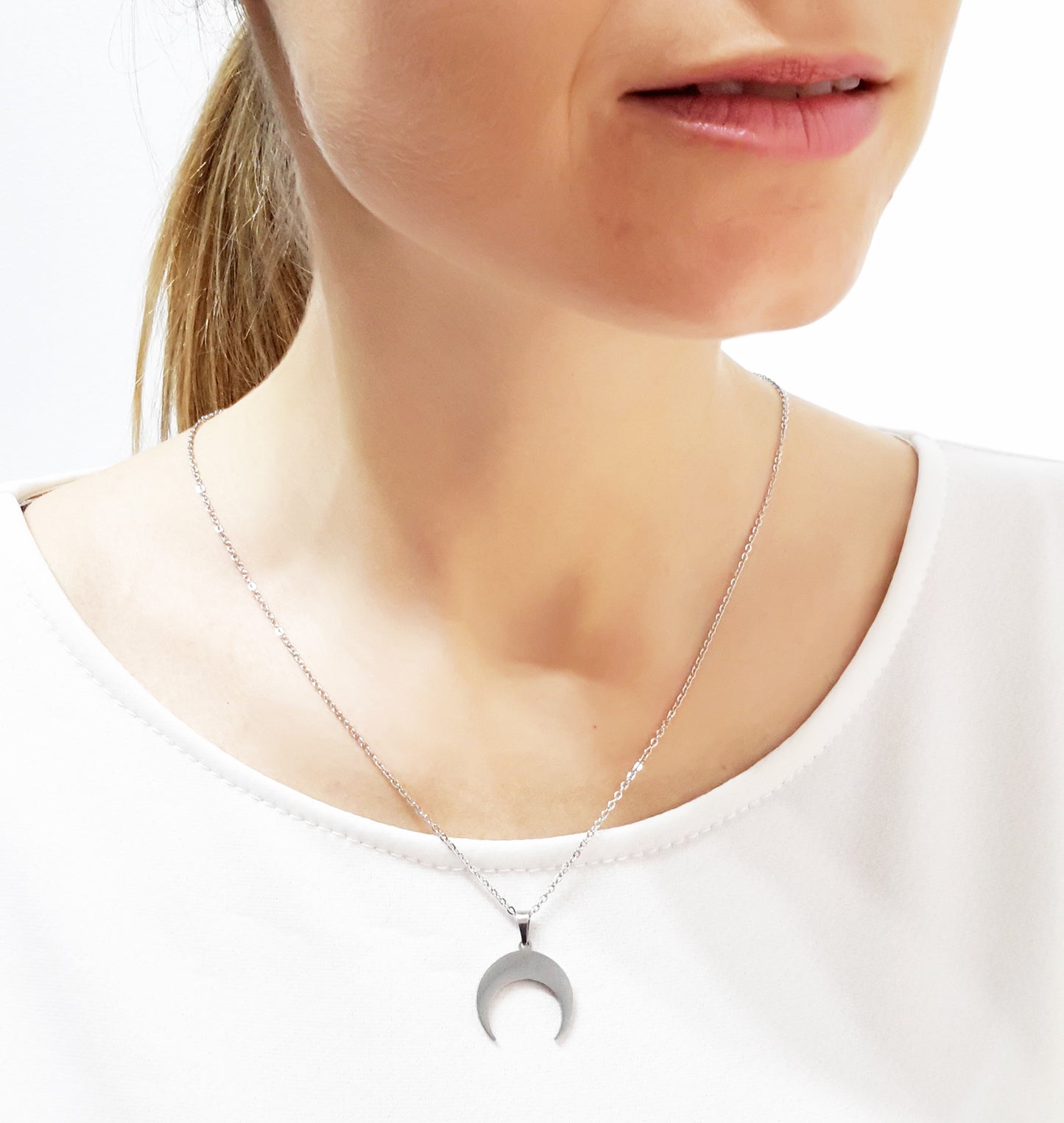 Collar Corto Media Luna · Plata