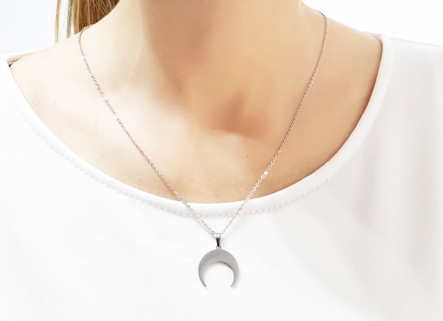 Collar Corto Media Luna · Plata
