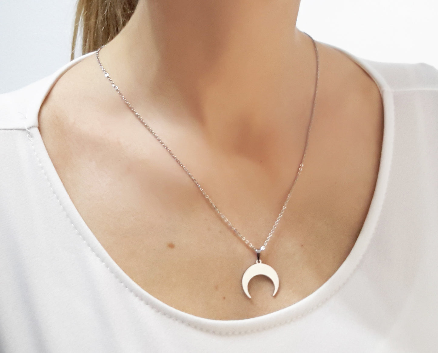 Collar Corto Media Luna · Plata