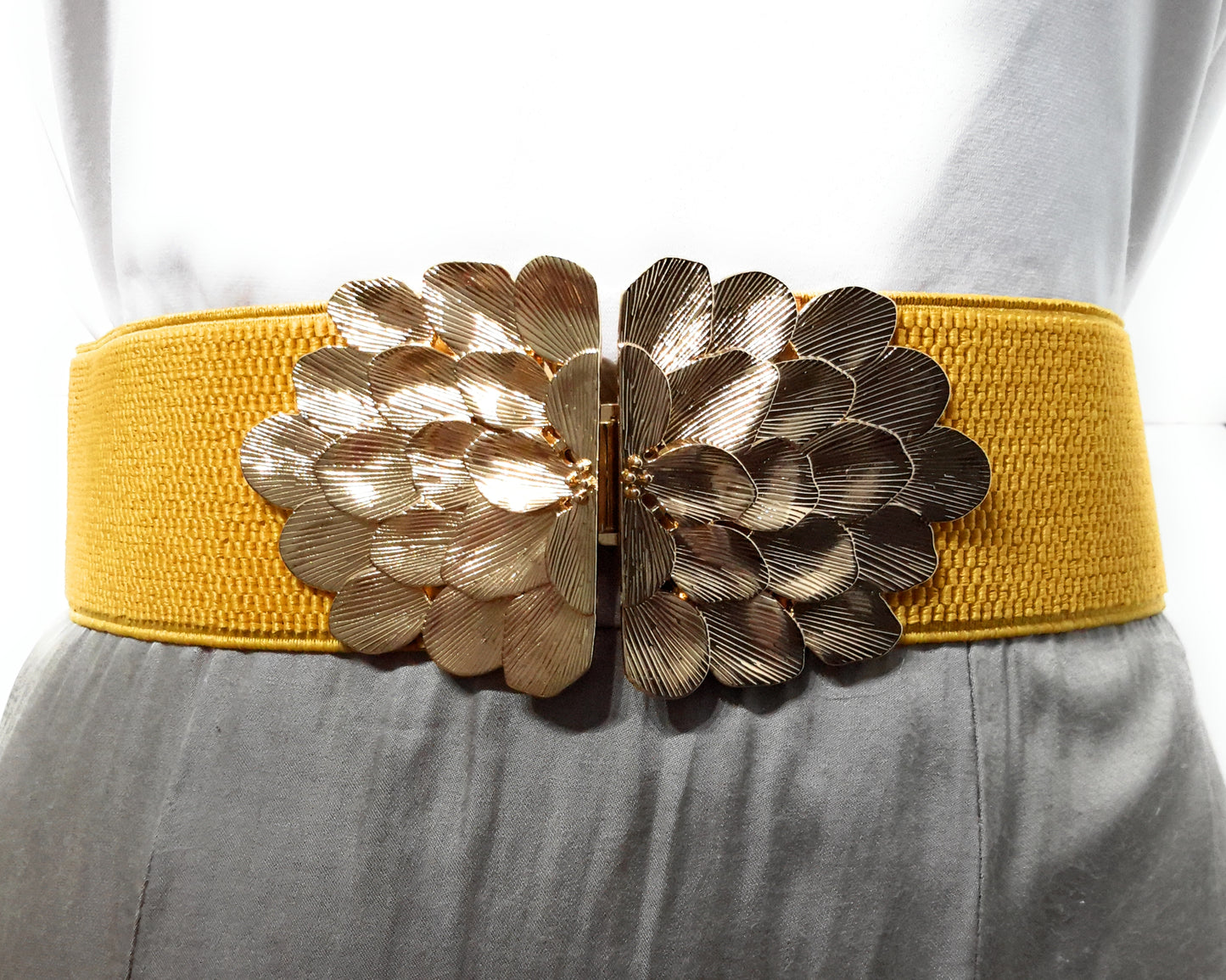 Cinturón Elástico Cierre Dorado · Mostaza