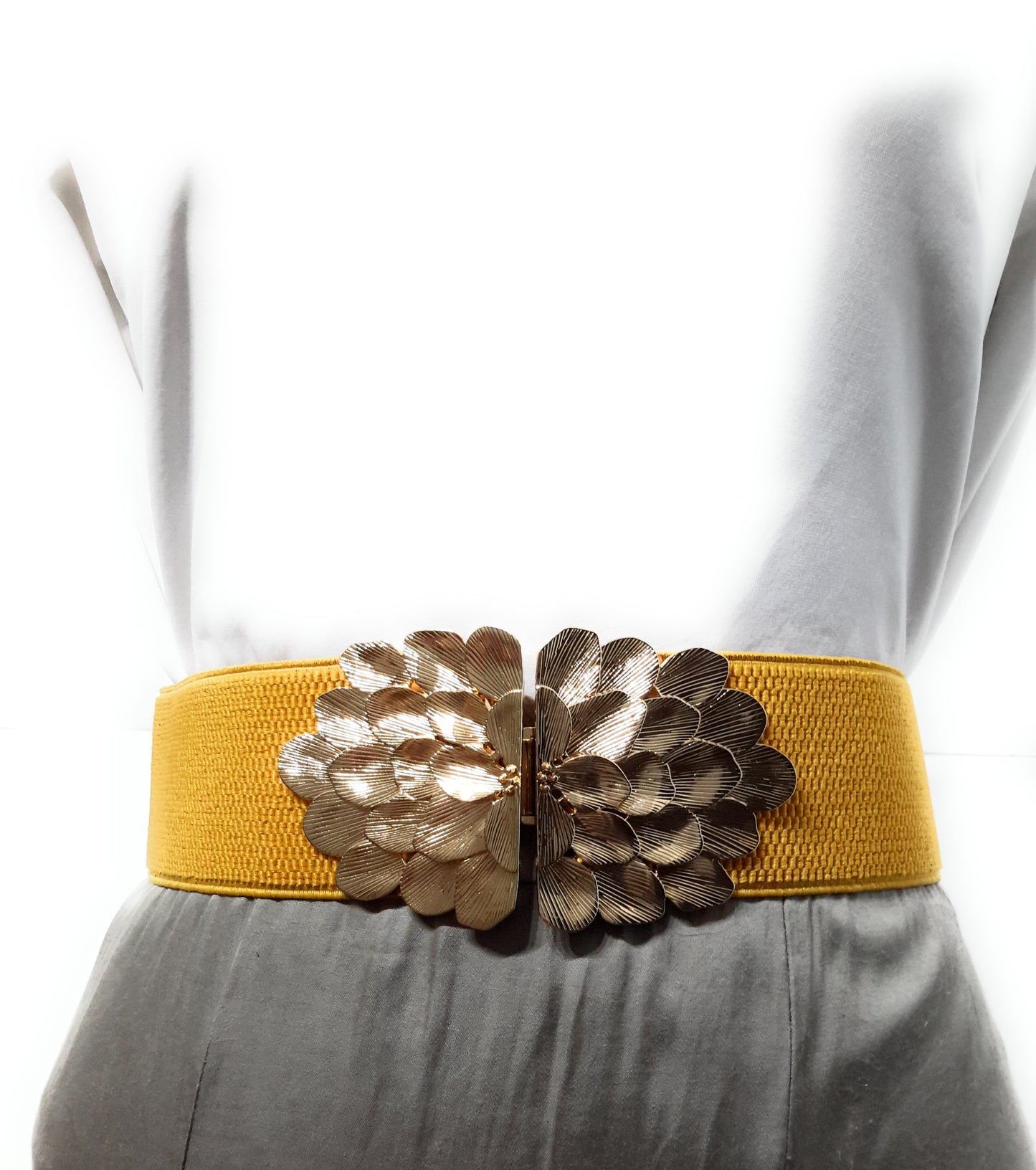 Cinturón Elástico Cierre Dorado · Mostaza