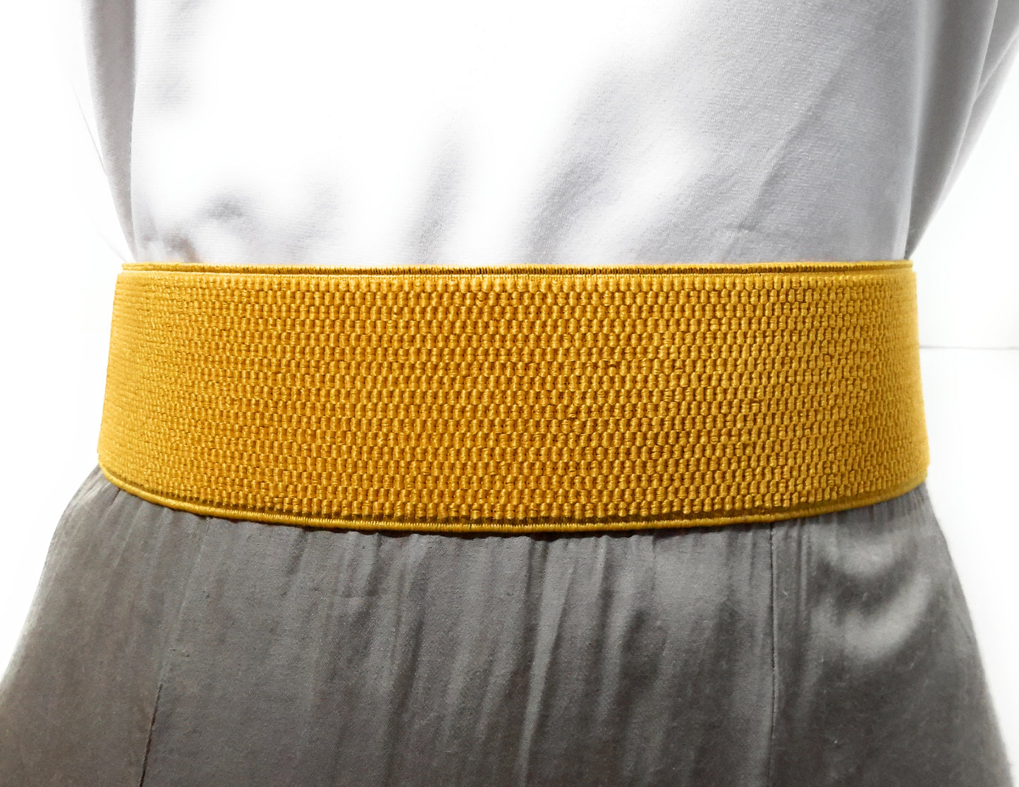 Cinturón Elástico Cierre Dorado · Mostaza