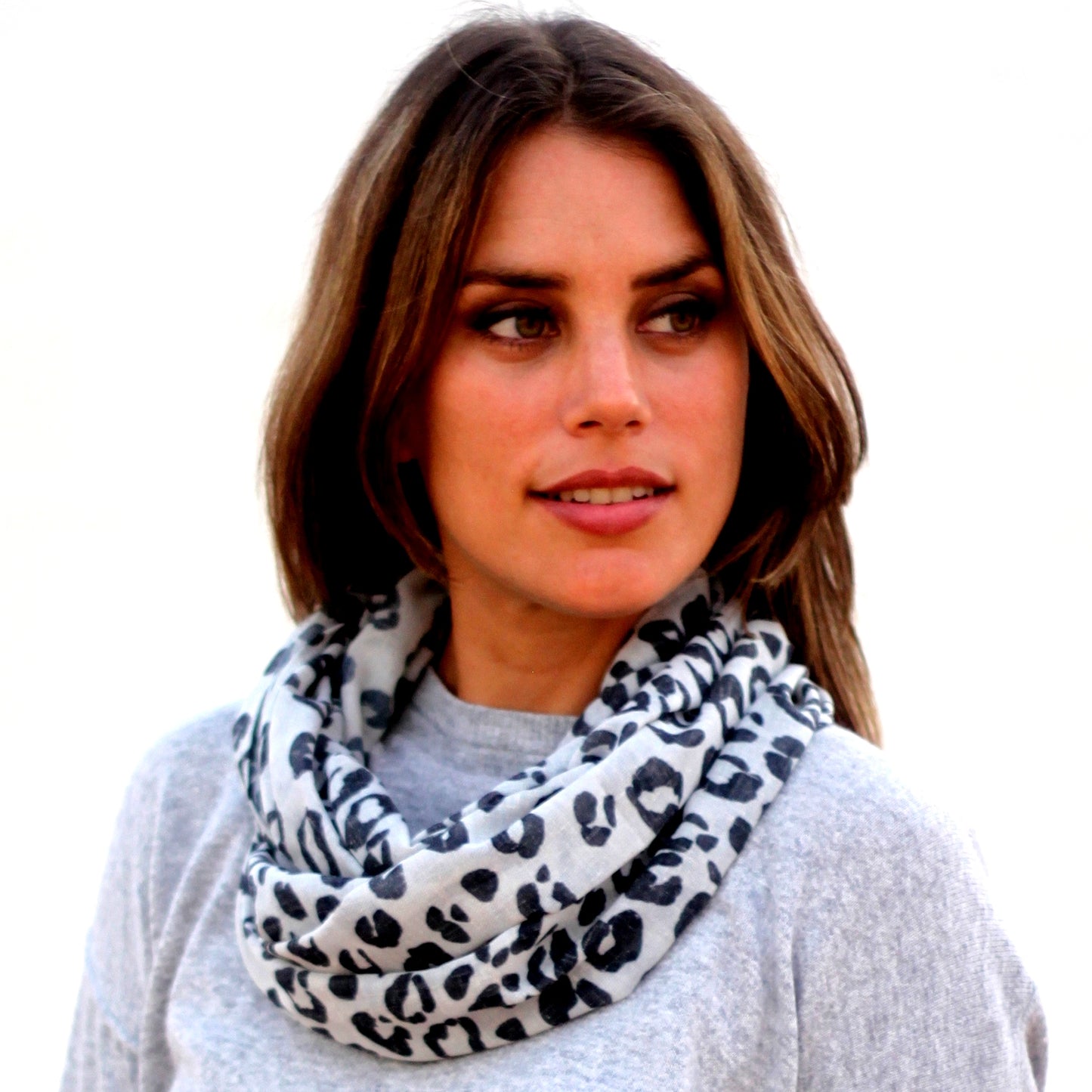 Cuello · Leo Blanco Negro