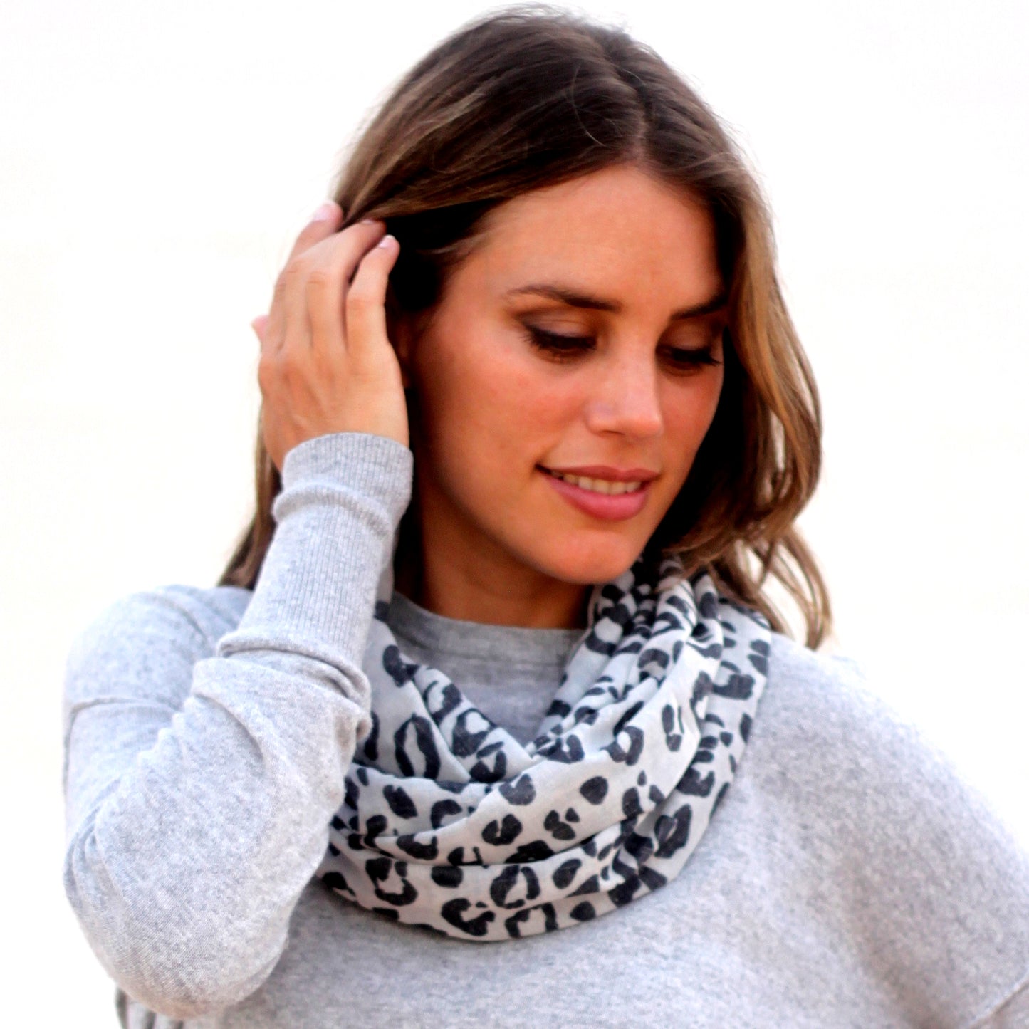 Cuello · Leo Blanco Negro
