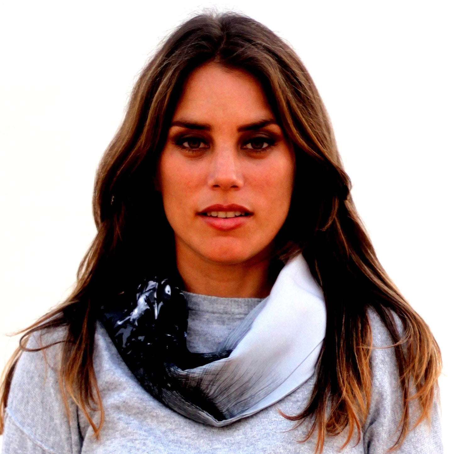 Bufanda Cuello · Flores Blanco Negro