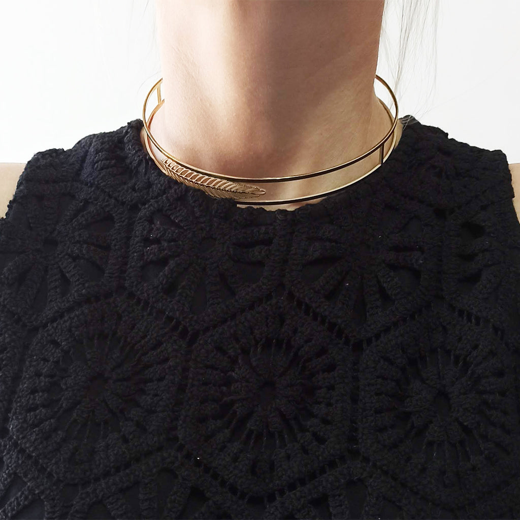 Choker Dorado · 2 Aros Oro Pluma Dorada