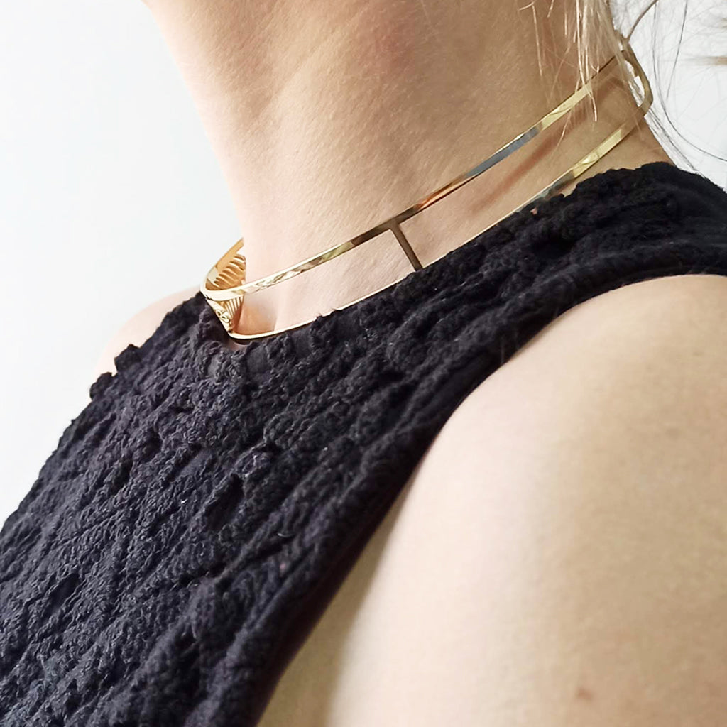 Choker Dorado · 2 Aros Oro Pluma Dorada