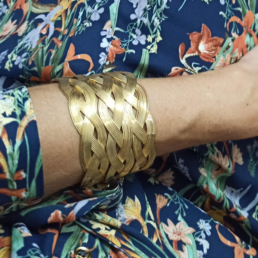 Brazalete Dorado Trenzado Ancho