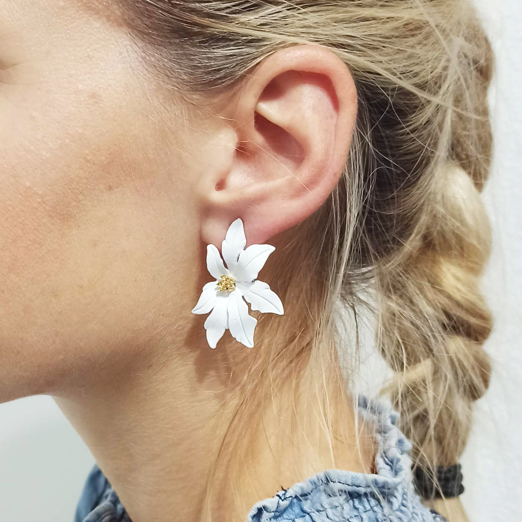 Pendientes Largos Flor · Blanco