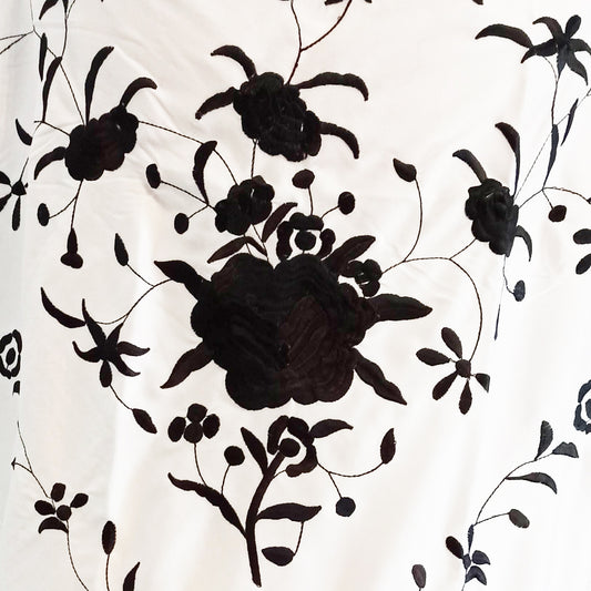 Mantón Flamenco Grande Bordado · Blanco Negro (160 x 85cm)