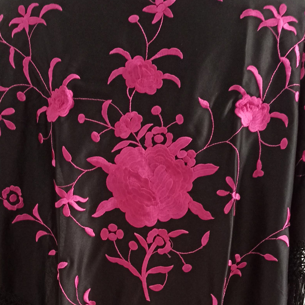 Mantón Flamenco Grande Bordado · Negro Fucsia (160 x 85cm)