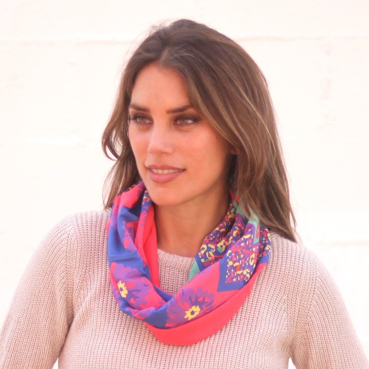Fular Circular Reversible · Flores Alegres / Fucsia
