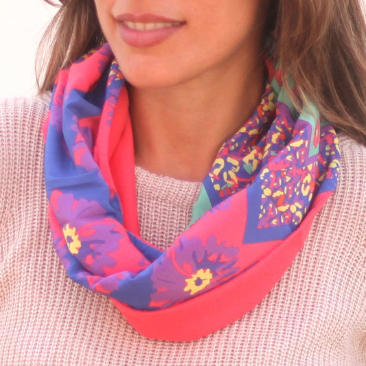 Fular Circular Reversible · Flores Alegres / Fucsia