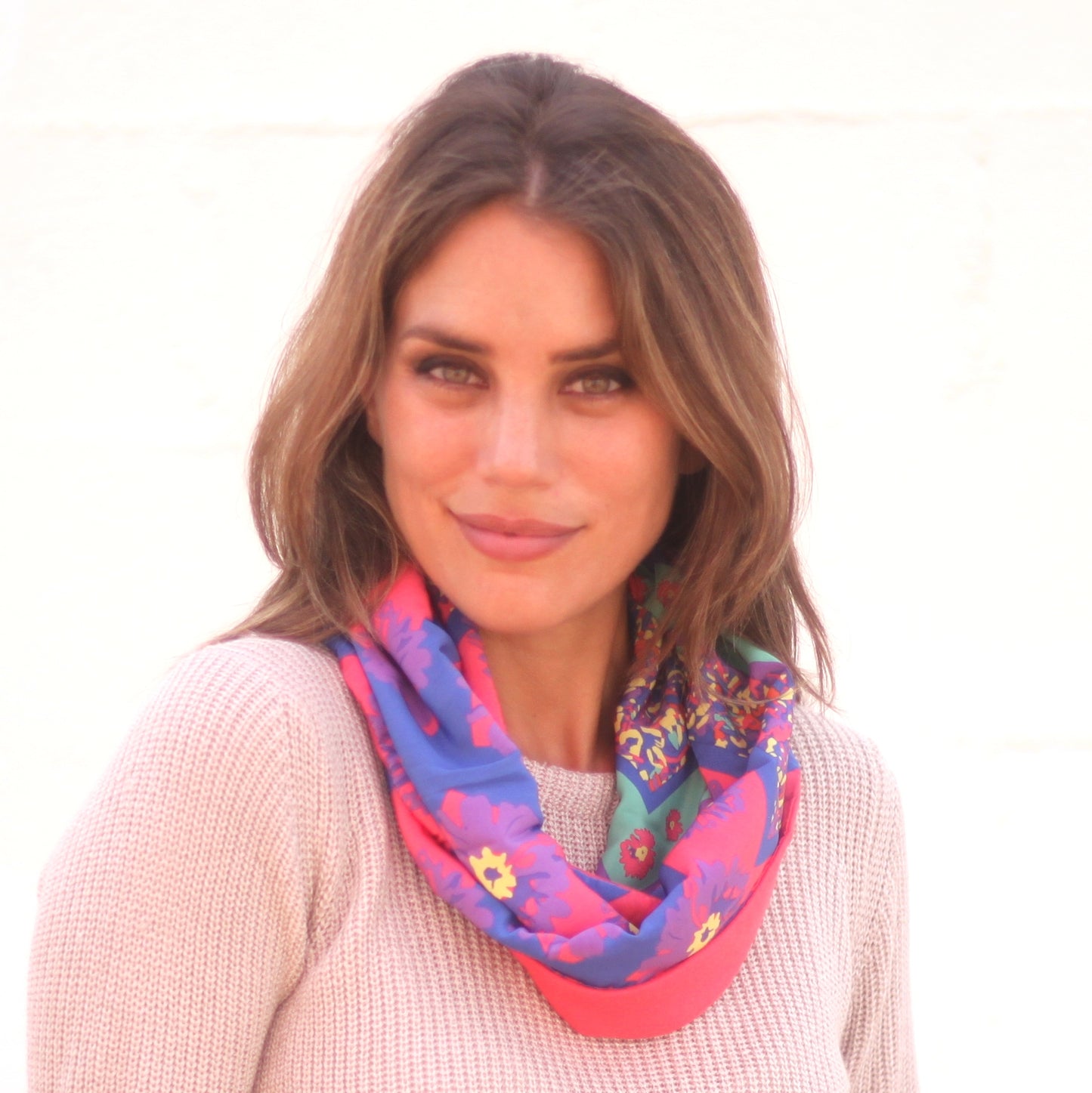Fular Circular Reversible · Flores Alegres / Fucsia