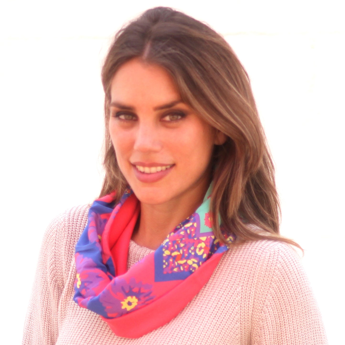 Fular Circular Reversible · Flores Alegres / Fucsia