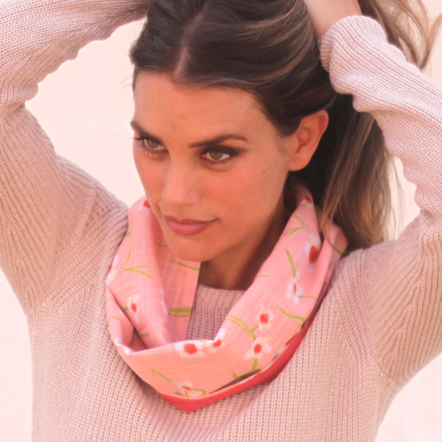 Fular Circular Reversible · Margaritas / Coral