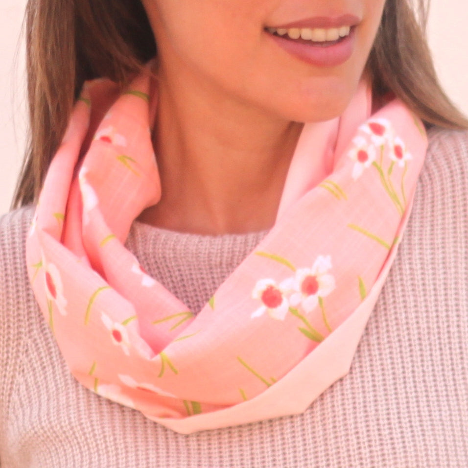 Fular Circular Reversible · Margaritas / Rosa Claro