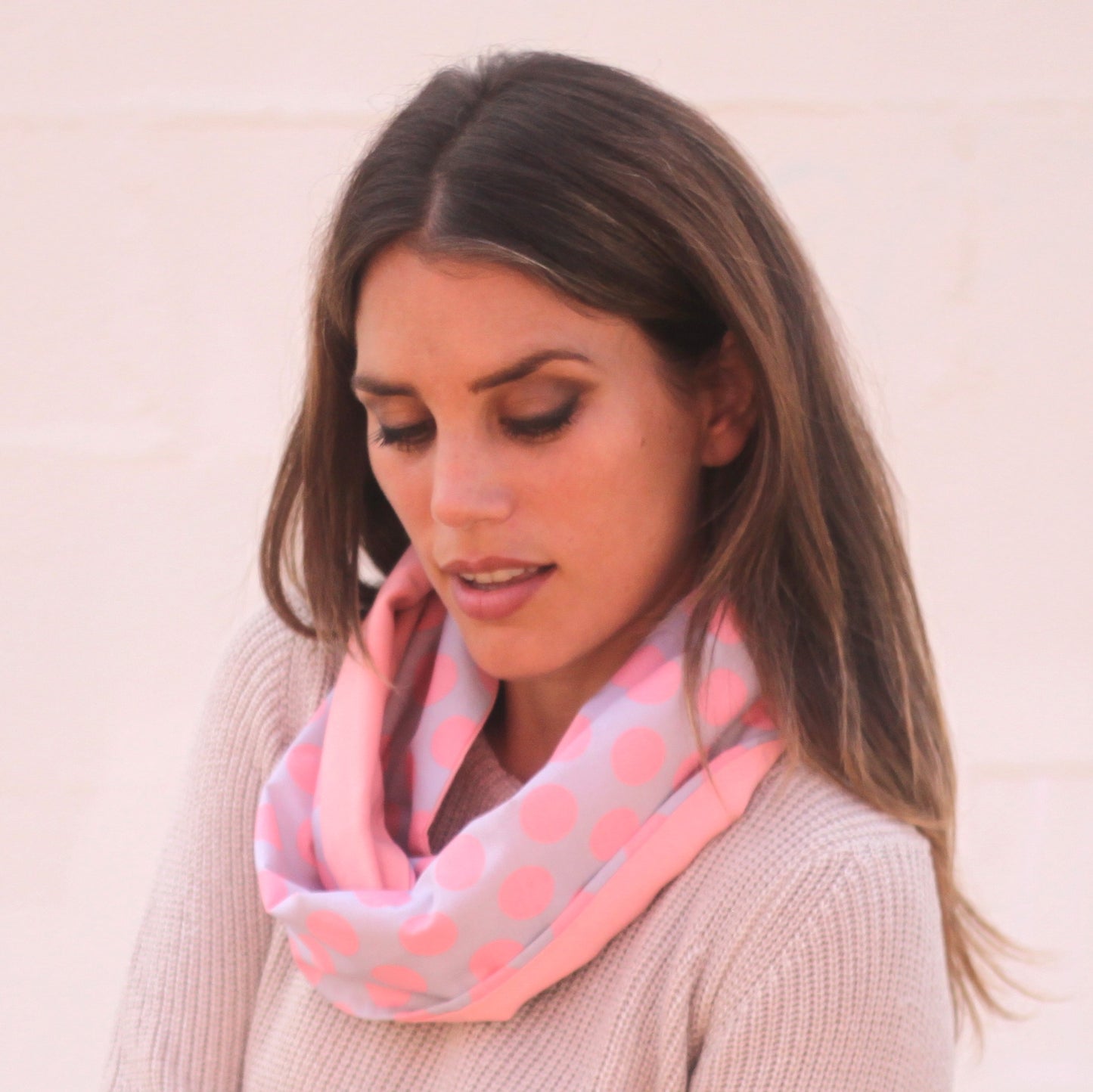 Fular Circular Reversible · Lunares Gris / Rosa