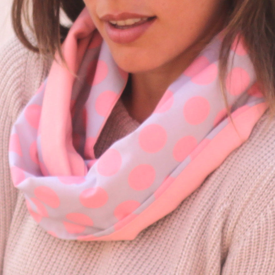 Fular Circular Reversible · Lunares Gris / Rosa