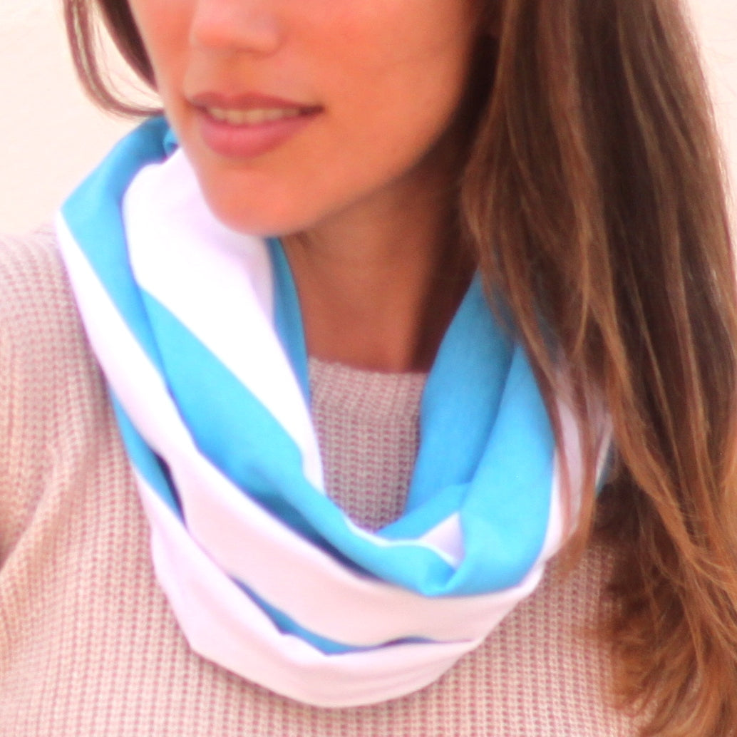 Fular Circular Reversible · Rayas Blanco Celeste