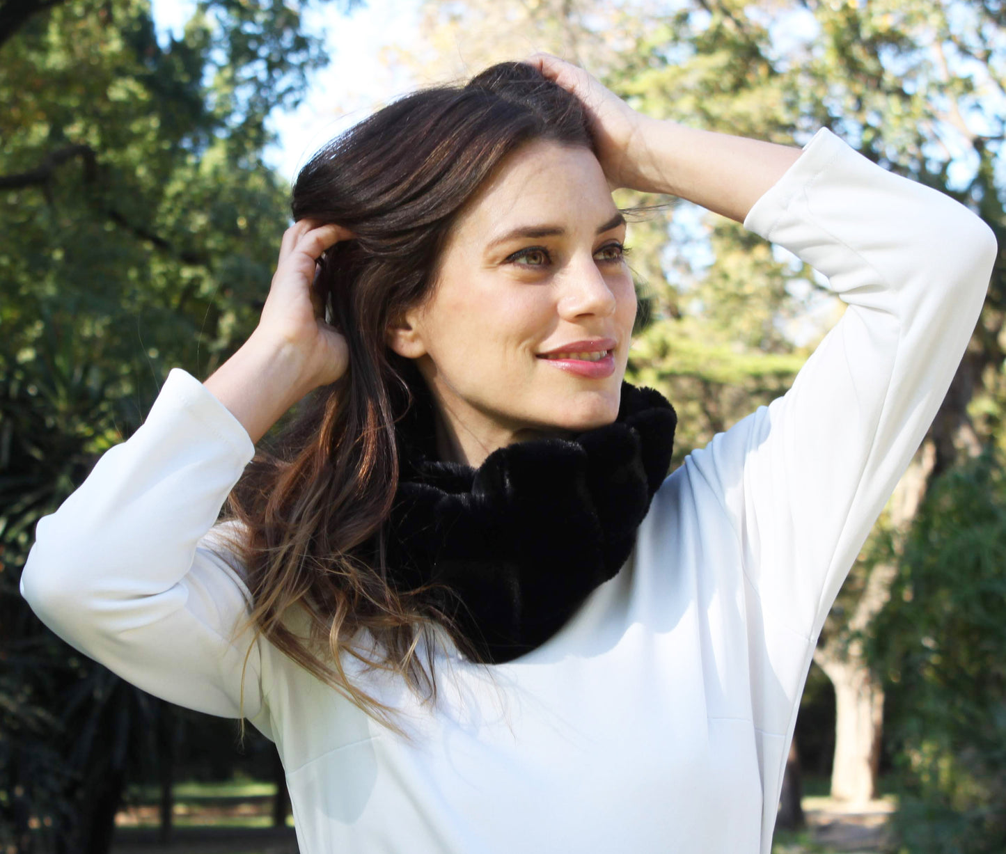 Bufanda de Pelo Sintético de Mujer – Suave, Elegante y Muy Calentita · Negro (Hecho en Sevilla, España)