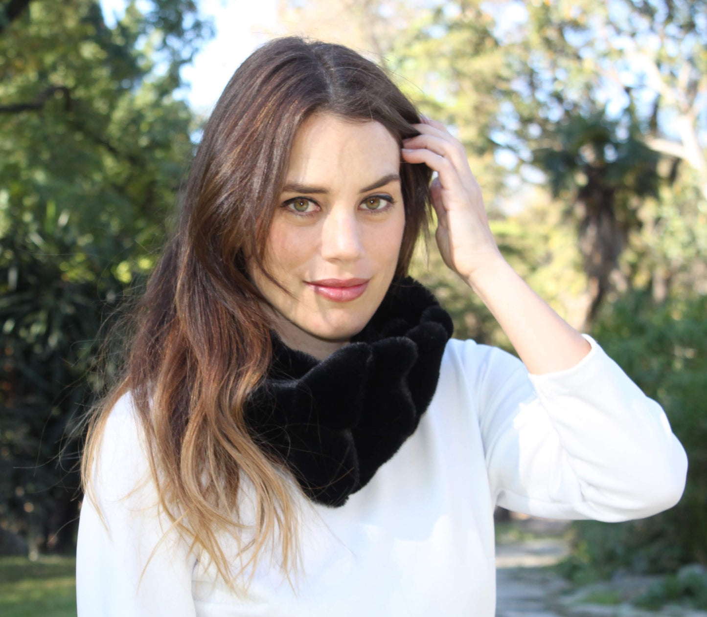 Bufanda de Pelo Sintético de Mujer – Suave, Elegante y Muy Calentita · Negro (Hecho en Sevilla, España)