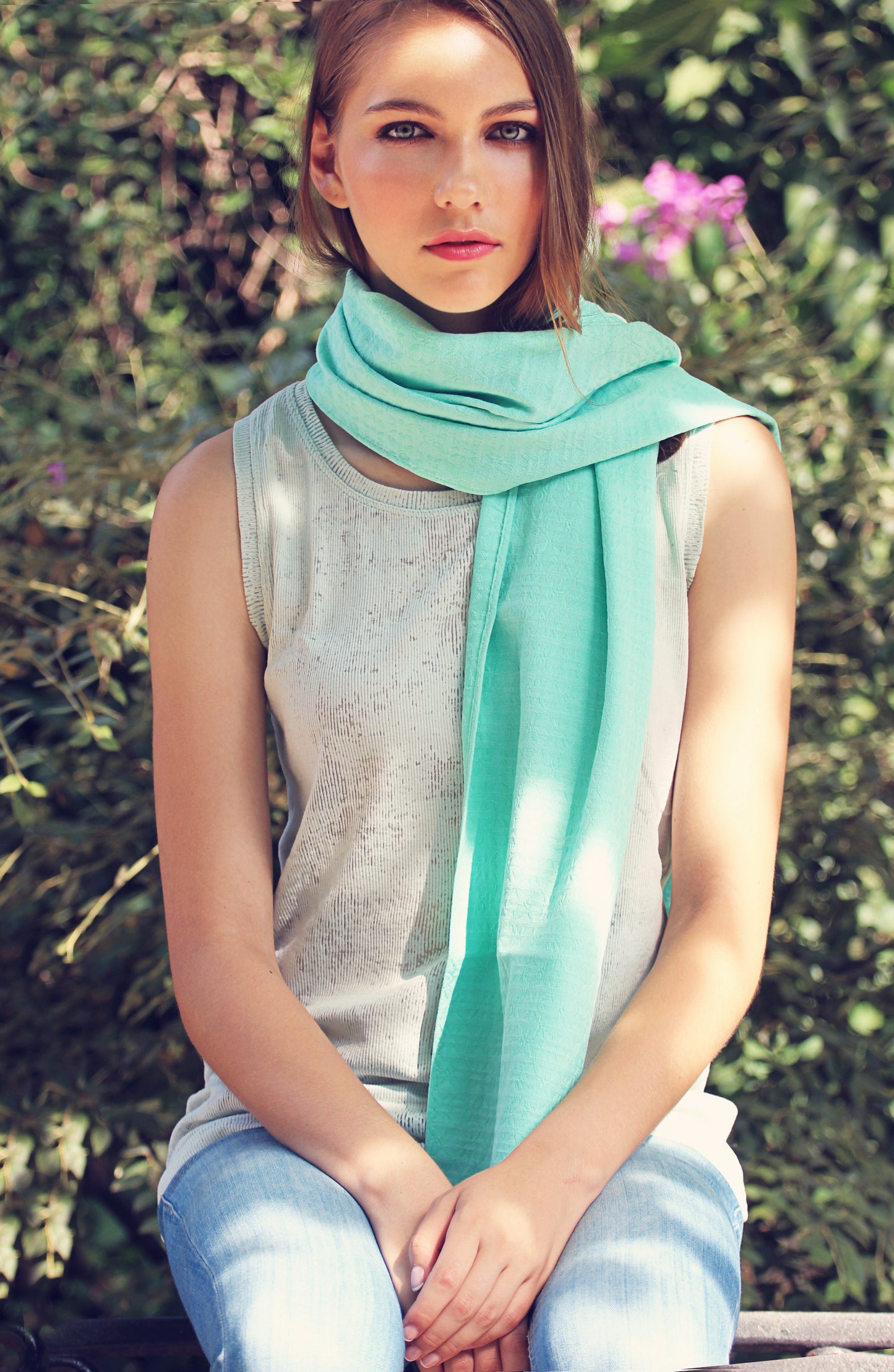 Fular con Madroños – Alegre, Artesanal y Hecho en Sevilla · Celeste (42x175cm)