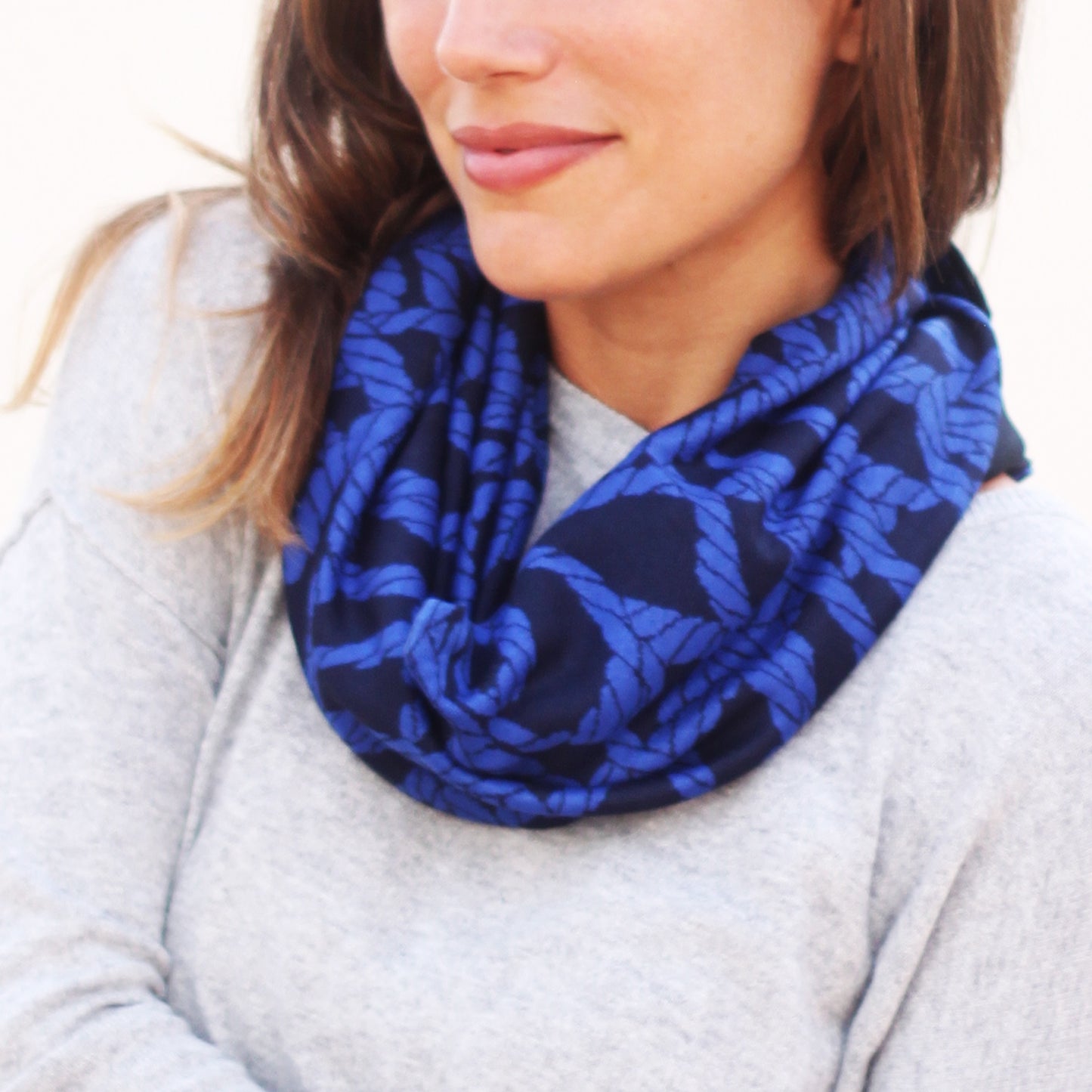 Bufanda Infinita Mujer Estampado Náutico Reversible – Suavidad y Estilo para el Invierno