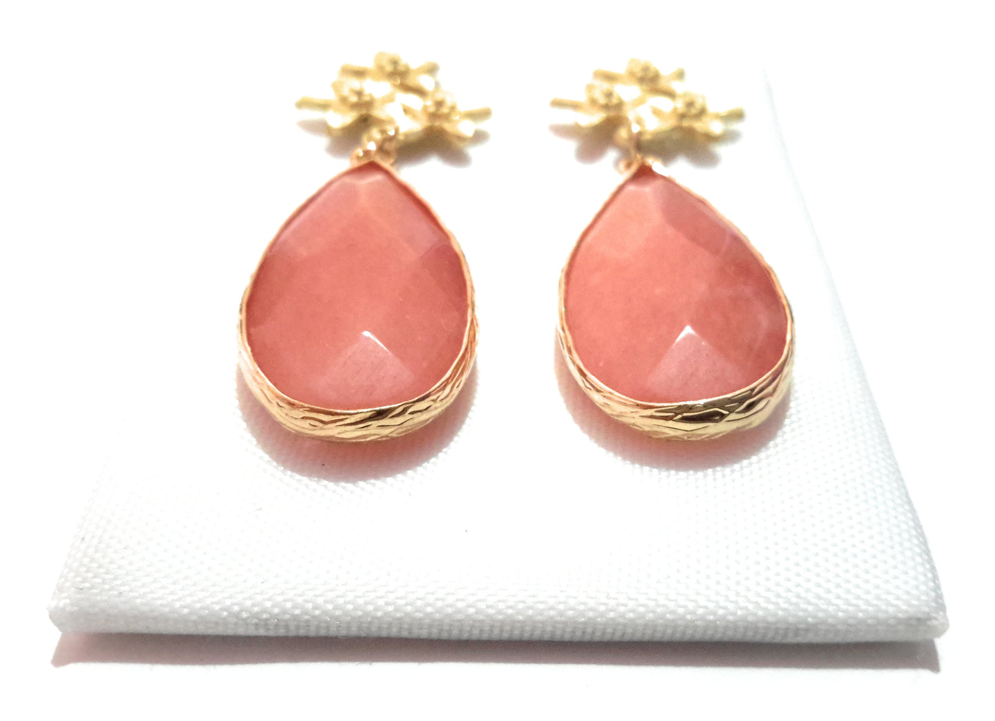Pendientes Piedra Semipreciosa · Flores Doradas Coral