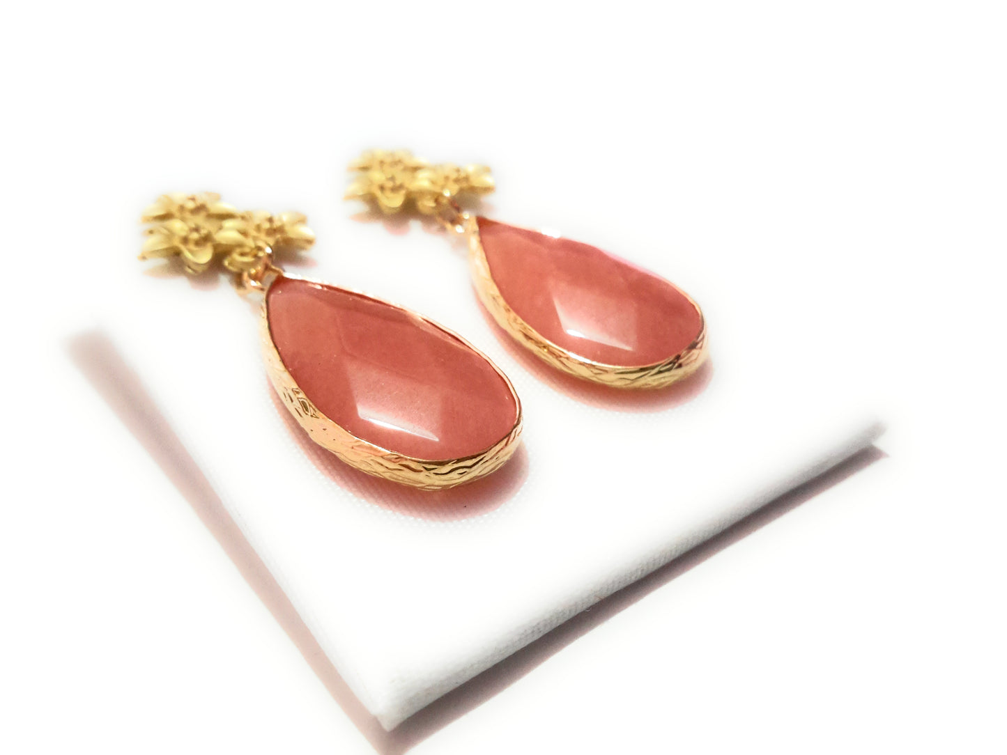 Pendientes Piedra Semipreciosa · Flores Doradas Coral