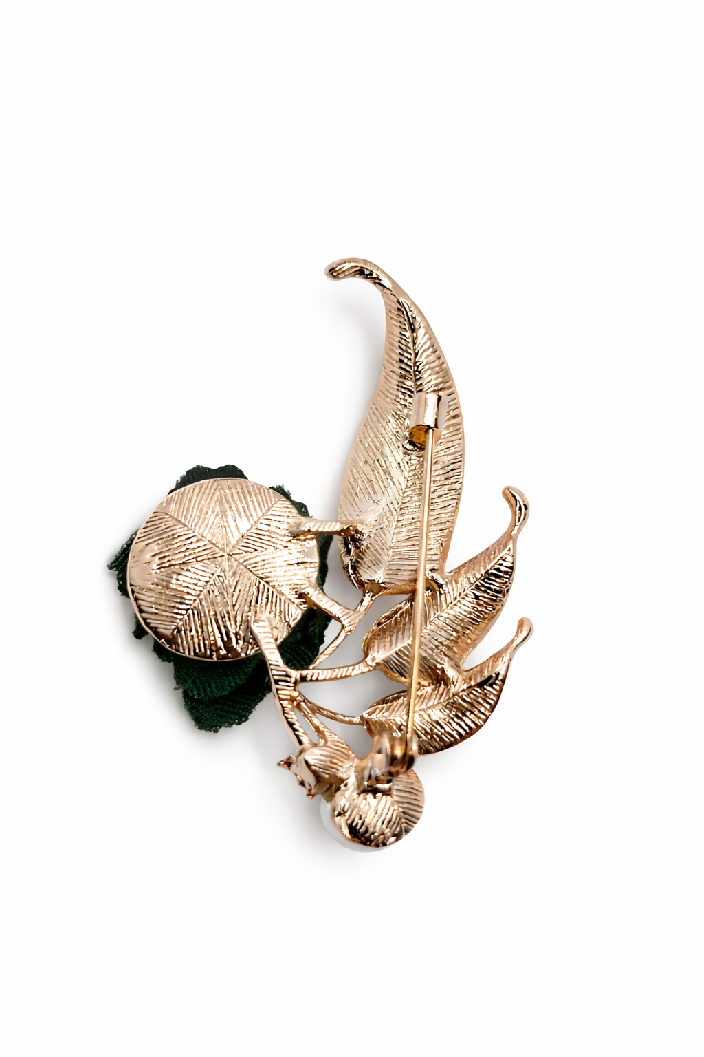 Broche dorado de hojas con flor de tela verde y cristal azul, circonitas brillantes y perla