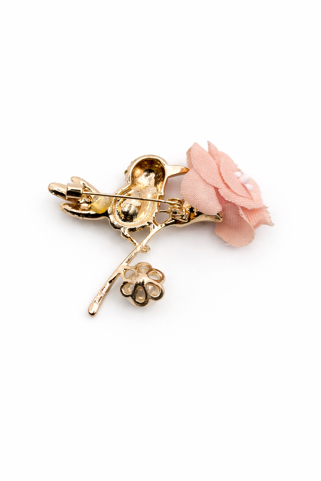 Broche dorado de pájaro con flor de tela rosa y cristal burdeos, circonitas brillantes y perla