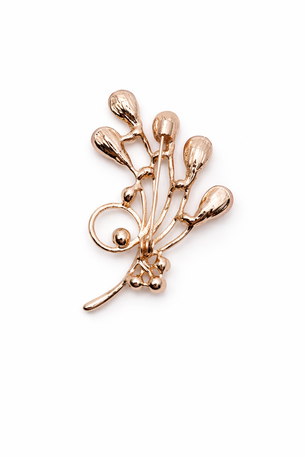 Broche florale en pierre verte et dorée ornée de cristaux et de zirconiums cubiques étincelants.