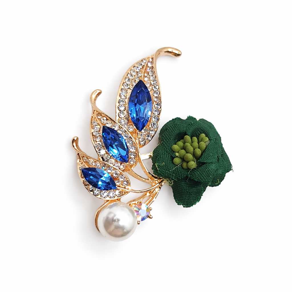 Broche dorado de hojas con flor de tela verde y cristal azul, circonitas brillantes y perla
