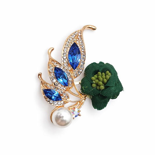 Broche dorado de hojas con flor de tela verde y cristal azul, circonitas brillantes y perla