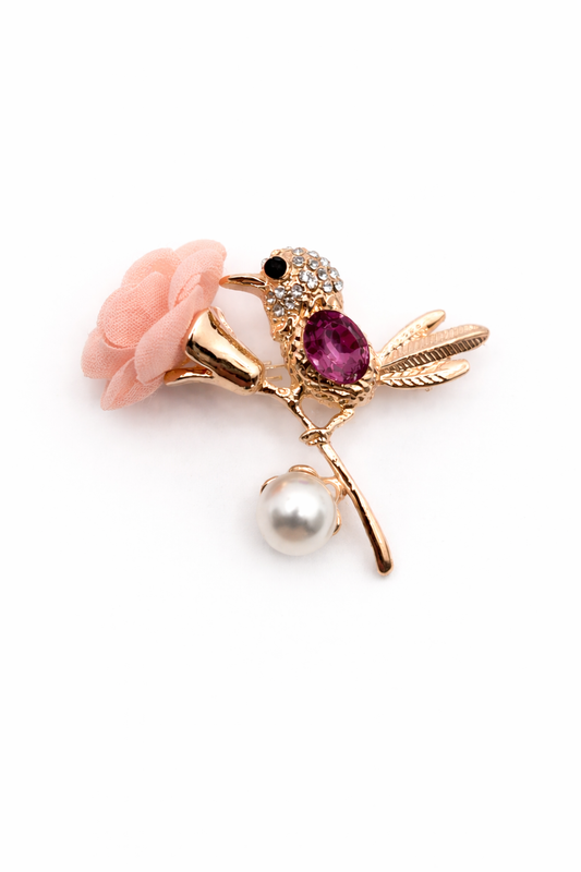 Broche dorado de pájaro con flor de tela rosa y cristal burdeos, circonitas brillantes y perla