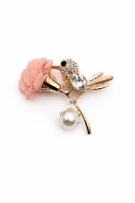 Broche dorado de pájaro con flor de tela rosa y cristal blanco, circonitas brillantes y perla