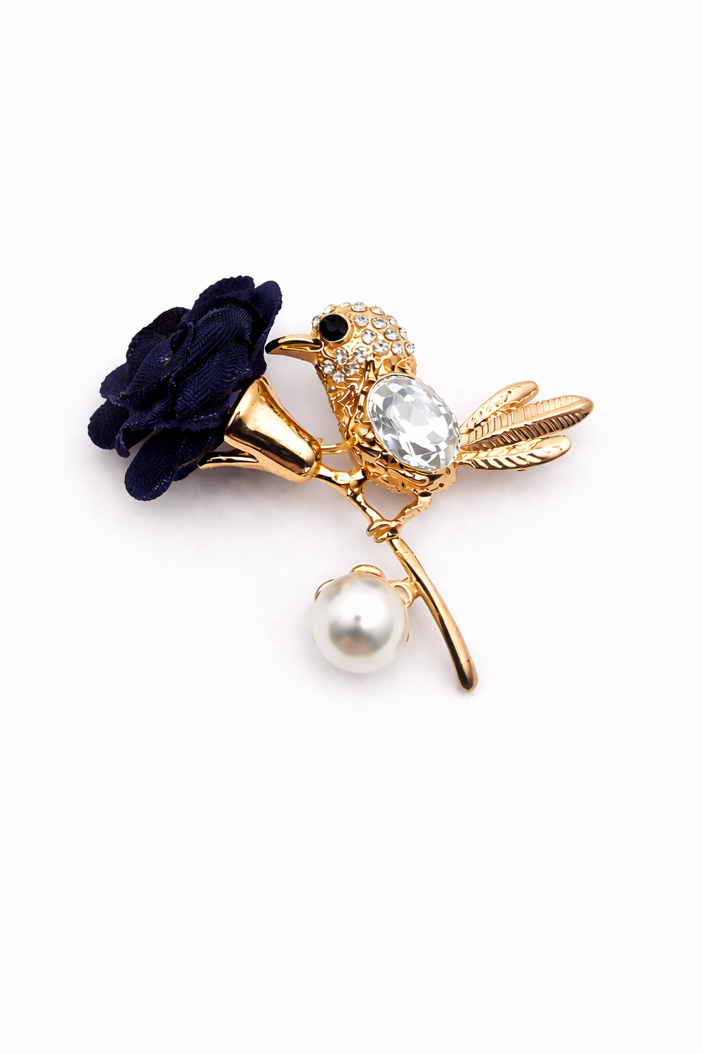 Broche dorado de pájaro con flor de tela azul noche y cristal blanco, circonitas brillantes y perla