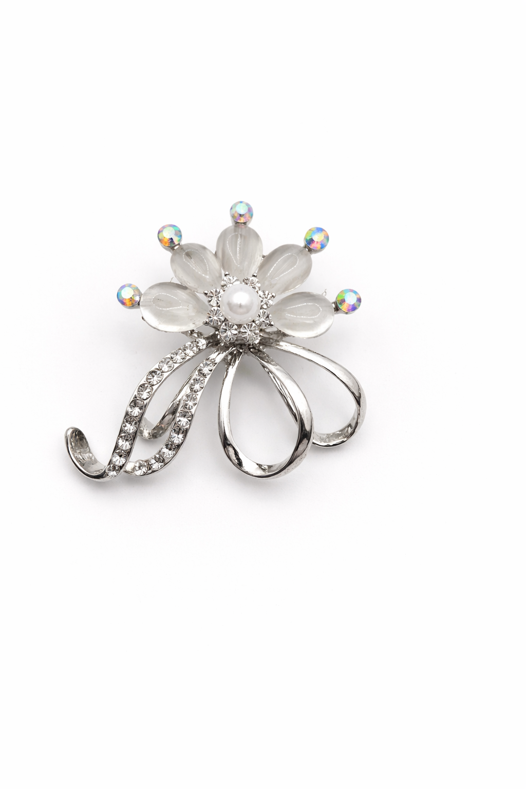 Broche floral gris plateado con cristales brillantes y perla