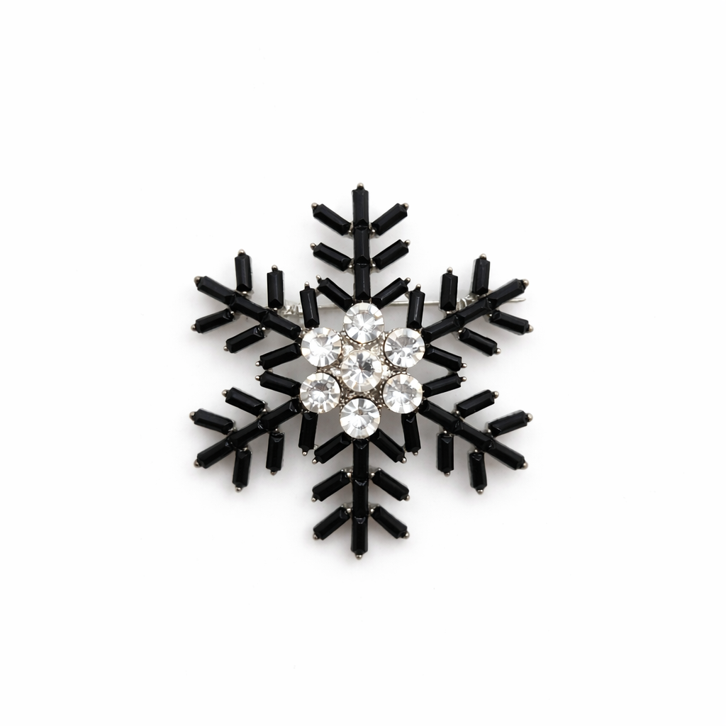 Broche en argent en forme de flocon de neige ornée de cristaux à facettes et de zirconiums cubiques étincelants (dernière pièce !)