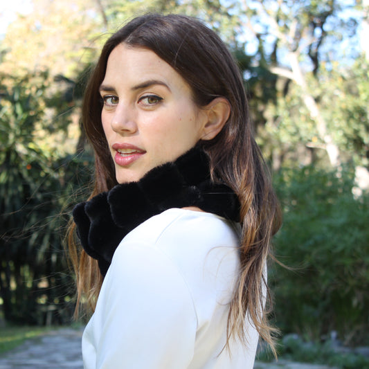 Bufanda de Pelo Sintético de Mujer – Suave, Elegante y Muy Calentita · Negro (Hecho en Sevilla, España)